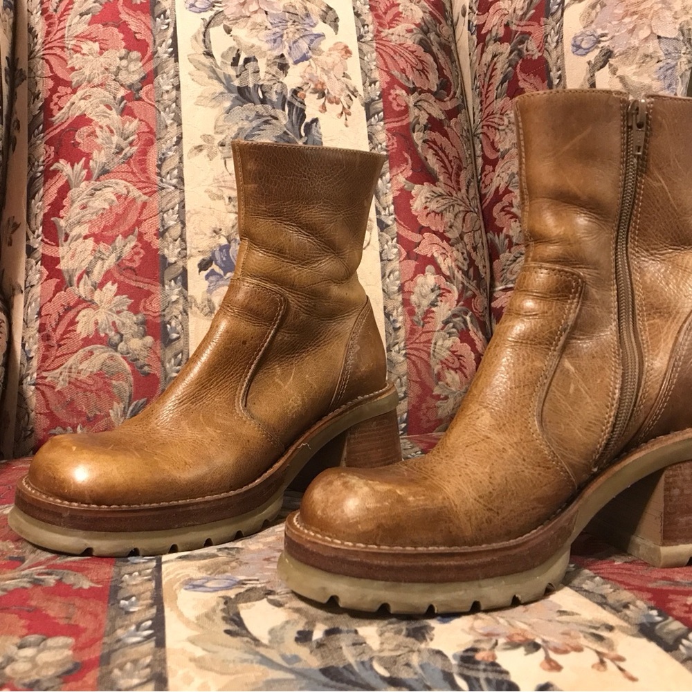 90s Y2K vintage leather Steve Madden HOTT boots